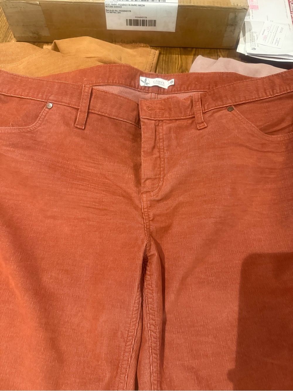 Carve Oahu shorts in rust .  10’inc inseam EEUC.